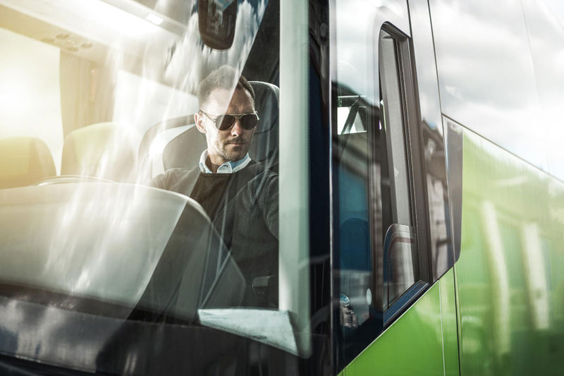 לבחור חברת הסעות